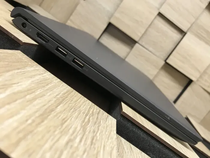 Ультрабук Б-клас Dell Vostro 3510 / 15.6" (1920x1080) IPS / Intel Core i5-1135G7 (4 (8) ядра по 4.2 GHz) / 8 GB DDR4 / 256 GB SSD / Intel Iris Xe Graphics / WebCam / Windows 10 б/в - зображення 5