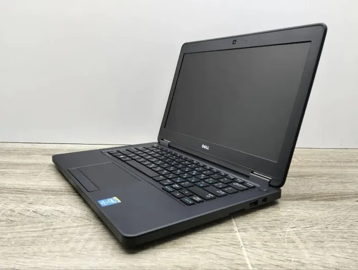 Нетбук Б-клас Dell Latitude E5250 / 12.5" (1366x768) TN / Intel Core i5-5300U (2 (4) ядра по 2.3 - 2.9 GHz) / 8 GB DDR3 / 240 GB SSD / Intel HD Graphics 5500 / WebCam б/в - зображення 3