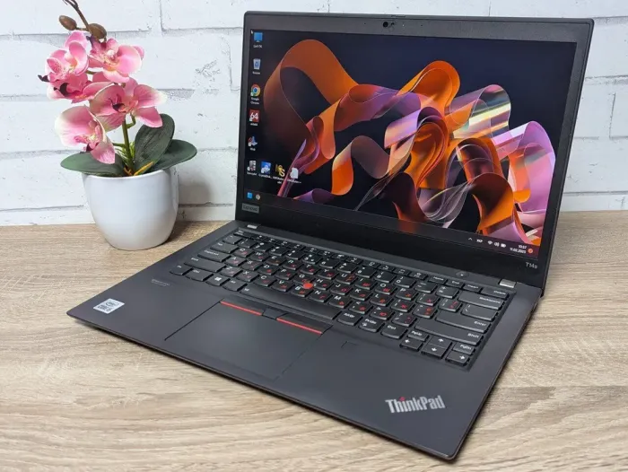 Ультрабук Lenovo ThinkPad T14s Gen 1 / 14" (1920x1080) IPS / Intel Core i5-10210U (4 (8) ядра по 1.6 - 4.2 GHz) / 8 GB DDR4 / 256 GB SSD / Intel UHD Graphics / WebCam б/в - зображення 4