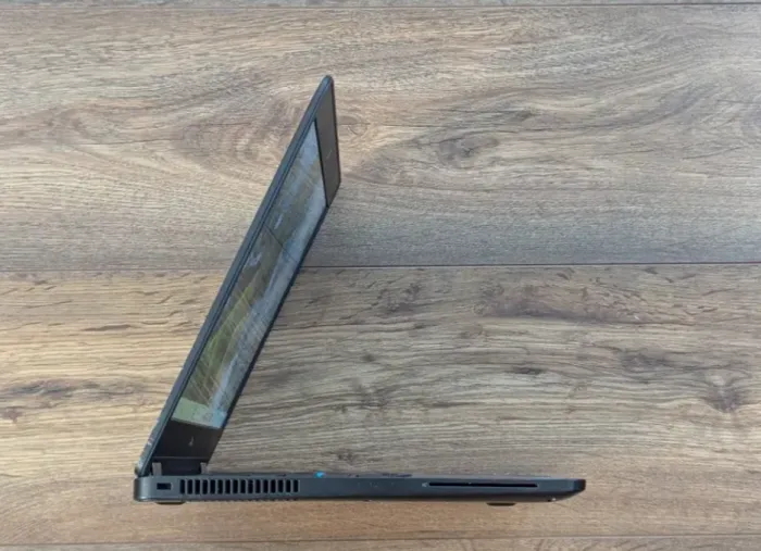 Ультрабук Dell Latitude E7470 / 14" (1920x1080) IPS / Intel Core i7-6600U (2 (4) ядра по 2.6 - 3.4 GHz) / 8 GB DDR4 / 128 GB SSD / Intel HD Graphics 520 / HDMI / WebCam / Windows 11 б/в - зображення 4