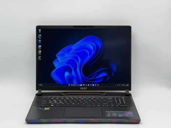 Ігровий ноутбук Б-клас MSI Raider GE78HX 13VG-020US / 17" (2560x1600) IPS / Intel Core i9-13950HX (24 (32) ядра по 2.2 - 5.5 GHz) / 32 GB DDR5 / 960 GB SSD / nVidia GeForce RTX 4070, 8 GB GDDR6, 128-bit / WebCam б/в - зображення 2