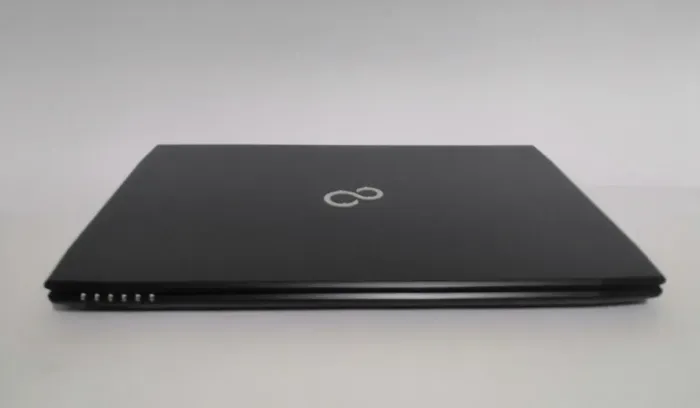 Ноутбук Fujitsu LifeBook A544 / 15.6" (1366x768) TN / Intel Core i3-4005U (2 (4) ядра по 1.7 GHz) / 4 GB DDR3 / 500 GB HDD / Intel HD Graphics 4600 / WebCam / DVD-ROM б/в - зображення 6