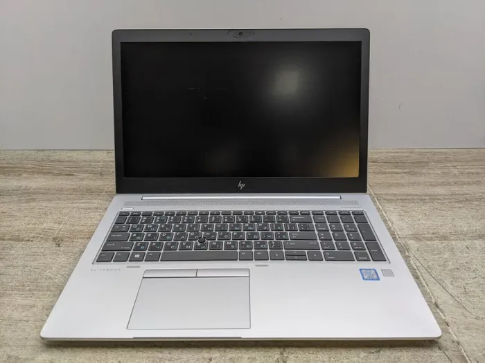 Ультрабук Б-клас HP EliteBook 850 G5 / 15.6" (1920x1080) IPS / Intel Core i5-8350U (4 (8) ядра по 1.7 - 3.6 GHz) / 8 GB DDR4 / 240 GB SSD / Intel UHD Graphics 620 / WebCam б/в - зображення 2