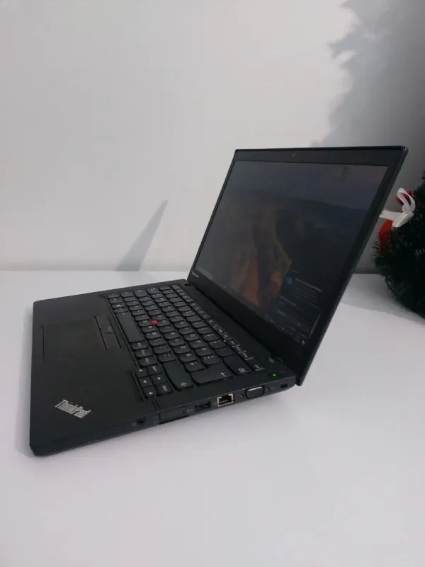 Ноутбук Б-клас Lenovo ThinkPad T450s / 14" (1600x900) TN / Intel Core i5-5200U (2 (4) ядра по 2.2 - 2.7 GHz) / 12 GB DDR3 / 250 GB SSD / Intel HD Graphics 5500 / WebCam б/в - зображення 5