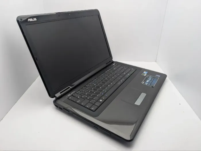 Ноутбук Asus K70 / 17.3" (1600x900) TN / Intel Core 2 Duo T6600 (2 ядра по 2.2 GHz) / 4 GB DDR2 / 320 GB HDD / nVidia GeForce 220M, 1 GB GDDR2, 128-bit / WebCam / DVD-ROM б/в - зображення 5