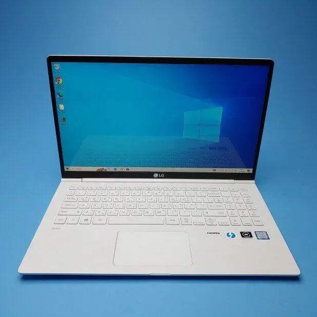 Ультрабук LG Gram 15ZD990-VX50K / 15.6" (1920x1080) IPS / Intel Core i5-8265U (4 (8) ядра по 1.6 - 3.9 GHz) / 8 GB DDR4 / 256 GB SSD / Intel UHD Graphics 620 / WebCam / Win 10 Home б/в - зображення 2