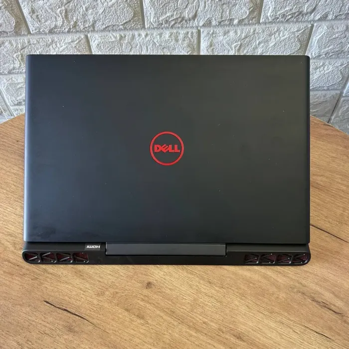 Ігровий ноутбук Dell Inspiron 15 Gaming 7567 / 15.6" (1920x1080) IPS / Intel Core i5-7300HQ (4 ядра по 2.5 - 3.5 GHz) / 8 GB DDR4 / 128 GB SSD M.2 + 1000 GB HDD / nVidia GeForce GTX 1050, 4 GB GDDR5, 128-bit / WebCam б/в - зображення 3