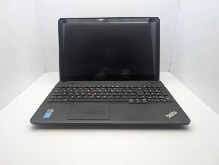 Ноутбук Lenovo ThinkPad Edge E540 / 15.6" (1366x768) TN Touch / Intel Core i7-4712MQ (4 (8) ядра по 2.3 - 3.3 GHz) / 8 GB DDR3 / 256 GB SSD / Intel HD Graphics 4600 / WebCam / Без АКБ б/в - зображення 2