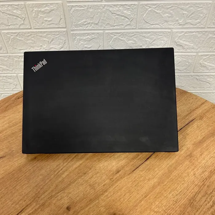 Ультрабук Б-клас Lenovo ThinkPad T590 / 15.6" (1920x1080) IPS / Intel Core i5-8365U (4 (8) ядра по 1.6 - 4.1 GHz) / 16 GB DDR4 / 250 GB SSD / Intel UHD Graphics / WebCam б/в - зображення 3