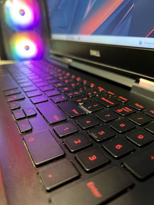 Ігровий ноутбук Dell Inspiron 15 7577 / 15.6" (1920x1080) IPS / Intel Core i5-7300HQ (4 ядра по 2.5 - 3.5 GHz) / 8 GB DDR4 / 256 GB SSD / nVidia GeForce GTX 1050, 4 GB GDDR5, 128-bit / WebCam б/в - зображення 3