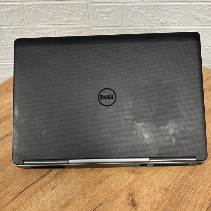 Мобільна робоча станція Б-клас Dell Precision 7720 / 17.3" (1920x1080) IPS / Intel Xeon E3-1505M v6 (4 (8) ядра по 3.0 - 4.0 GHz) / 32 GB DDR4 / 256 GB SSD / AMD Radeon Pro WX 4130, 2 GB GDDR5, 128-bit б/в - зображення 3