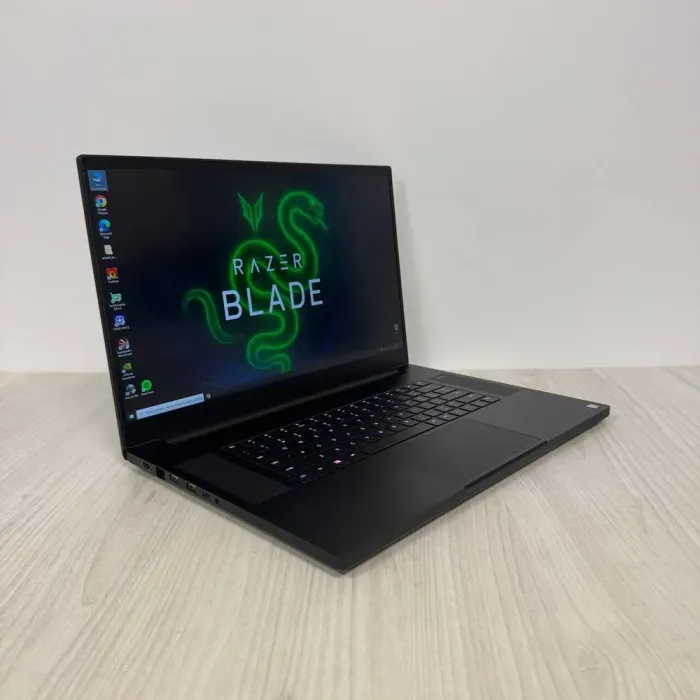 Ігровий ноутбук Б-клас Razer Blade 17 RZ09-0314 / 17.3" (1920x1080) IPS / Intel Core i7-9750H (6 (12) ядер по 2.6 - 4.5 GHz) / 16 GB DDR4 / 1000 GB SSD NVMe / nVidia GeForce RTX 2070 Max-Q, 8 GB GDDR6, 256-bit / WebCam б/в - зображення 4