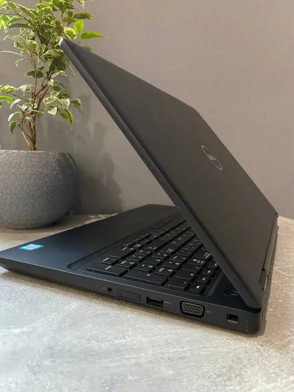 Ноутбук Dell Latitude 5580 / 15.6" (1920x1080) TN / Intel Core i5-7440HQ (4 ядра по 2.8 - 3.8 GHz) / 8 GB DDR4 / 256 GB SSD M.2 / Intel HD Graphics 630 / WebCam / Win 10 б/в - зображення 4
