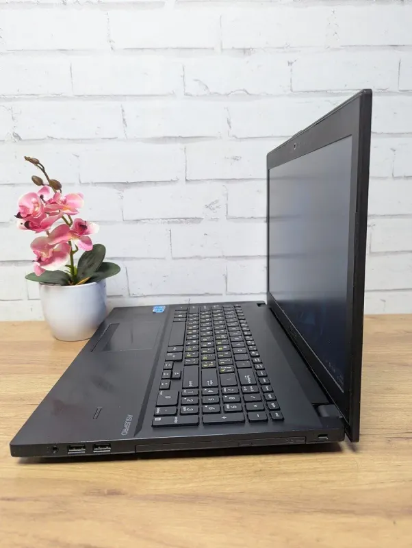 Ноутбук Б-клас Asus Pro PU551L / 15.6" (1366x768) TN / Intel Core i5-4210U (2 (4) ядра по 1.7 - 2.7 GHz) / 8 GB DDR3 / 360 GB SSD / nVidia GeForce 820M, 1 GB GDDR3, 64-bit / WebCam / DVD-ROM б/в - зображення 4