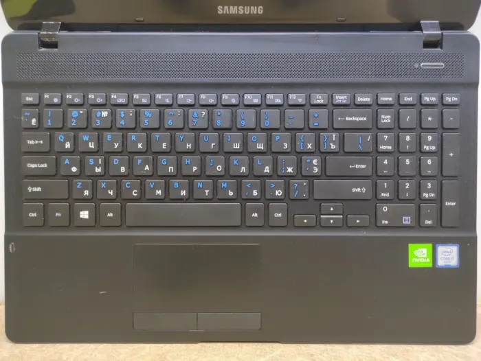 Ноутбук Samsung NP370E5L / 15.6" (1920x1080) TN / Intel Core i7-6700HQ (4 (8) ядра по 2.6 - 3.5 GHz) / 8 GB DDR4 / 120 GB SSD / nVidia GeForce 920MX, 2 GB GDDR5, 64-bit / WebCam б/в - зображення 4