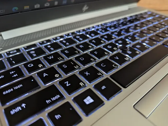 Ультрабук HP EliteBook 840 G5 / 14" (1920x1080) IPS / Intel Core i5-7300U (2 (4) ядра по 2.6 - 3.5 GHz) / 16 GB DDR4 / 512 GB SSD / Intel UHD Graphics 620 / WebCam / Fingerprint / Windows 10 б/в - зображення 6