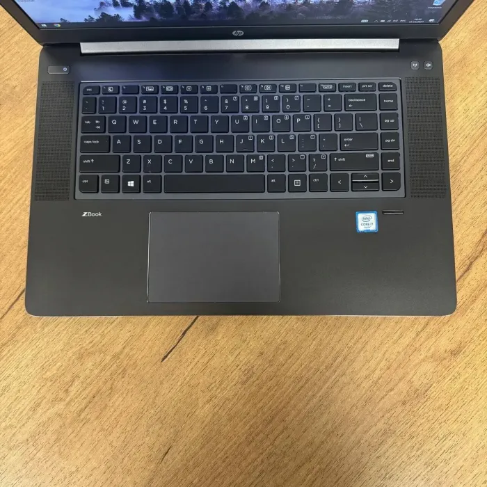 Мобільна робоча станція HP ZBook Studio G3 / 15.6" (1920x1080) IPS / Intel Core i7-6700HQ (4 (8) ядра по 2.6 - 3.5 GHz) / 16 GB DDR4 / 512 GB SSD / nVidia Quadro M1000M, 2 GB DDR5, 128-bit / WebCam б/в - зображення 7