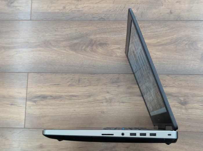 Ноутбук Dell Precision 7720 / 17.3" (1920x1080) IPS / Intel Core i5-7300HQ (4 ядра по 2.5 - 3.5 GHz) / 8 GB DDR4 / 128 GB SSD + 750 GB HDD / Intel UHD Graphics 630 / WebCam б/в - изображение 5