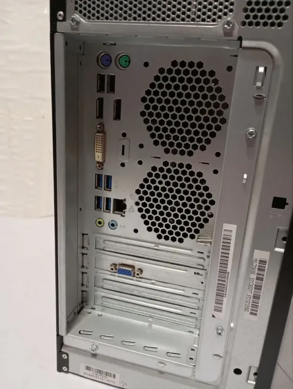 ПК Б-клас Fujitsu Esprimo P758 E85+ Tower / Intel Core i3-8100 (4 ядра по 3.6 GHz) / 16 GB DDR4 / 256 GB SSD + 500 GB HDD / Intel UHD Graphics 630 б/в - зображення 4