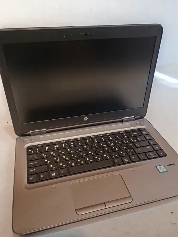 Ноутбук Б-клас HP ProBook 640 G2 / 14" (1366x768) TN / Intel Core i5-6300U (2 (4) ядра по 2.4 - 3.0 GHz) / 8 GB DDR4 / 500 GB HDD / Intel HD Graphics 520 / WebCam / АКБ не тримає б/в - зображення 3