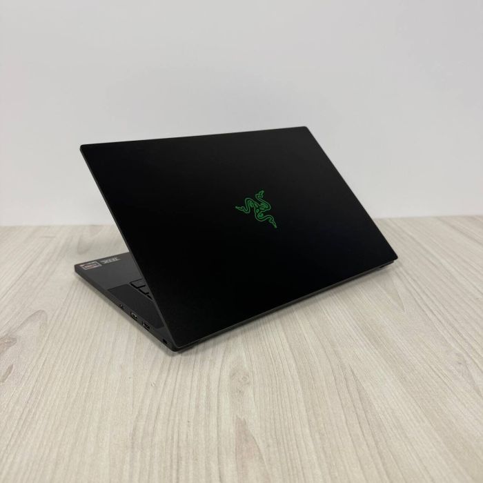Ігровий ноутбук Razer Blade 14 RZ09-0370 / 14" (2560x1440) IPS / AMD Ryzen 9 5900HX (8 (16) ядер по 3.3 - 4.6 GHz) / 16 GB DDR4 / 1000 GB SSD NVMe / nVidia GeForce RTX 3080, 8 GB GDDR6, 256-bit / WebCam б/в - зображення 6