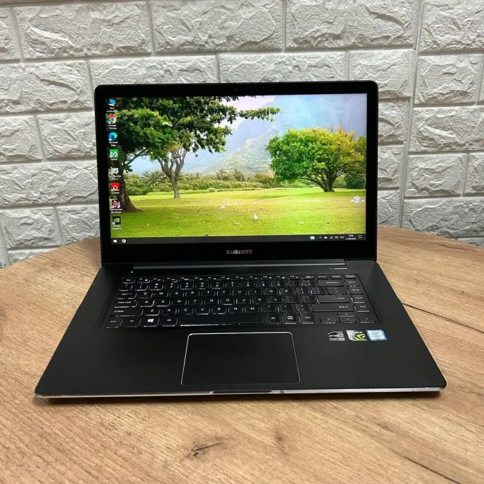 Ігровий ноутбук Б-клас Samsung NP950Z5L-X03US / 15.6" (3840x2160) IPS Touch / Intel Core i7-6700HQ (4 (8) ядра по 2.6 - 3.5 GHz) / 16 GB DDR4 / 256 GB SSD / nVidia GeForce GTX 950M, 2 GB GDDR5, 128-bit / WebCam б/в - зображення 2