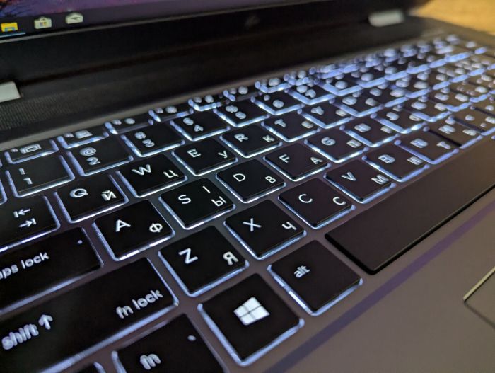 Мобільна робоча станція HP zBook Studio G5 / 15,6" (1920x1080) IPS / Intel Core i9-9880H (8 (16) ядер по 2,3 - 4,8 ГГц) / 16 ГБ DDR4 / 512 ГБ SSD / nVidia Quadro P1000, 4 ГБ GDDR5, 128-біт / WebCam / TouchID / Windows 10 б/в - изображение 6