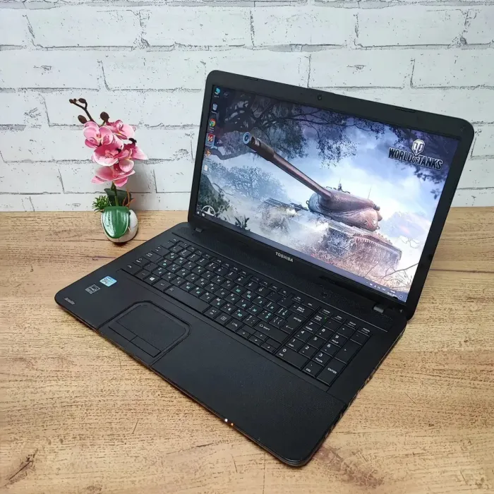 Ноутбук Б-клас Toshiba Satellite C870-182 / 17.3" (1600x900) TN / Intel Core i3-2328M (2 (4) ядра по 2.2 GHz) / 8 GB DDR3 / 128 GB SSD / Intel HD Graphics 3000 / WebCam / DVD-ROM б/в - зображення 4