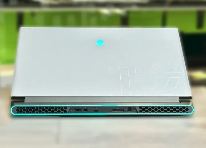 Ігровий ноутбук Б-класу Dell Alienware m17 R3 / 17,3" (1920x1080) IPS / Intel Core i7-10750H (6 (12) ядер по 2,6 - 5,0 ГГц) / 16 ГБ DDR4 / 1000 ГБ SSD M.2 / nVidia GeForce RTX 2070, 8 ГБ GDDR6, 256-біт / WebCam / Win 11 б/в - изображение 5