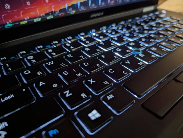 Ультрабук Dell Latitude E7470 / 14" (2560x1440) IPS Touch / Intel Core i7-6600U (2 (4) ядра по 2.6 - 3.4 GHz) / 8 GB DDR4 / 256 GB SSD / Intel HD Graphics 520 / HDMI / WebCam / Windows 10 б/в - зображення 6