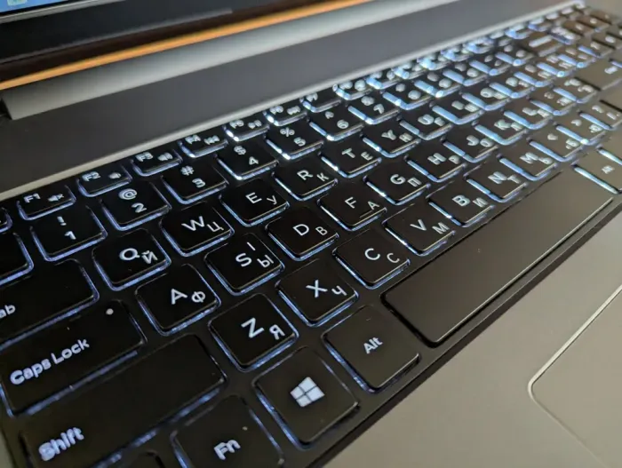 Ноутбук Dell Inspiron 5758 / 17.3" (1600x900) TN / Intel Core i7-5500U (2 (4) ядра по 2.4 - 3.0 GHz) / 8 GB DDR3 / 480 GB SSD / Intel HD Graphics 5500 / WebCam / Windows 10 б/в - зображення 6