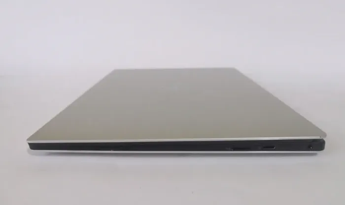 Ультрабук Dell XPS 9370 / 13.3" (1920x1080) IPS / Intel Core i5-8250U (4 (8) ядра по 1.6 - 3.4 GHz) / 8 GB DDR3 / 256 GB SSD / Intel UHD Graphics 620 / WebCam / Win 10 Pro б/в - зображення 6