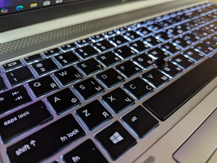 Ультрабук HP EliteBook 850 G5 / 15.6" (1920x1080) IPS / Intel Core i7-8650U (4 (8) ядра по 1.9 - 4.2 GHz) / 16 GB DDR4 / 480 GB SSD / Intel UHD Graphics 620 / HDMI / WebCam / Windows 10 б/в - зображення 6