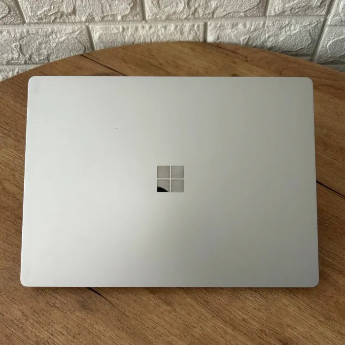 Ультрабук Б-клас Microsoft Surface Laptop / 13.5" (2256x1504) IPS / Intel Core i5-7200U (2 (4) ядра по 2.5 - 3.1 GHz) / 4 GB DDR4 / 256 GB SSD / Intel HD Graphics 620 / WebCam б/в - зображення 3