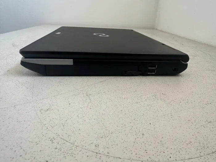 Ноутбук Б-клас Fujitsu LifeBook S752 / 14" (1366x768) TN / Intel Core i5-3340M (2 (4) ядра по 2.7 - 3.4 GHz) / 8 GB DDR3 / 120 GB SSD / Intel HD Graphics 4000 / WebCam / VGA б/в - зображення 5