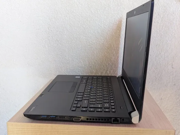 Ноутбук Toshiba Tecra A40-D / 14" (1366x768) TN / Intel Core i5-7300U (2 (4) ядра по 2.6 - 3.5 GHz) / 8 GB DDR4 / 128 GB SSD / Intel HD Graphics 620 / WebCam б/в - зображення 5