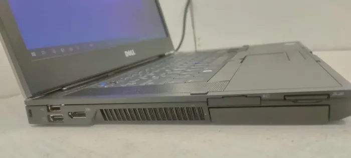 Ноутбук Dell Latitude E6510 / 15.6" (1366x768) TN / Intel Core i5-430M (2 (4) ядра по 2.26 - 2.53 GHz) / 4 GB DDR3 / 120 GB SSD / Intel HD Graphics / WebCam б/в - зображення 4