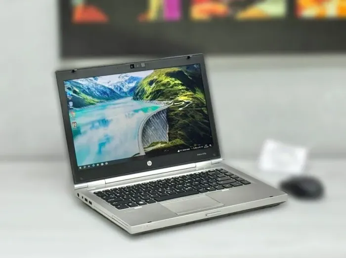 Ноутбук Б-клас HP EliteBook 8460p / 14" (1366x768) TN / Intel Core i5-2540M (2 (4) ядра по 2.6 - 3.3 GHz) / 4 GB DDR3 / 120 GB SSD / Intel HD Graphics 3000 / WebCam / DVD-RW / Win 10 б/в - зображення 3