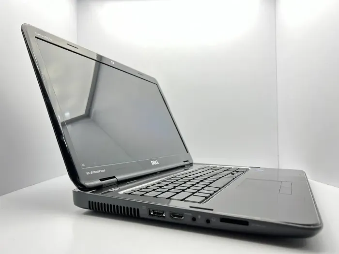 Ноутбук Б-клас Dell Inspiron N7110 / 17.3" (1366x768) TN / Intel Core i3-2310M (2 (4) ядра по 2.1 GHz) / 4 GB DDR3 / 240 GB SSD / Intel HD Graphics 3000 / WebCam б/в - зображення 3