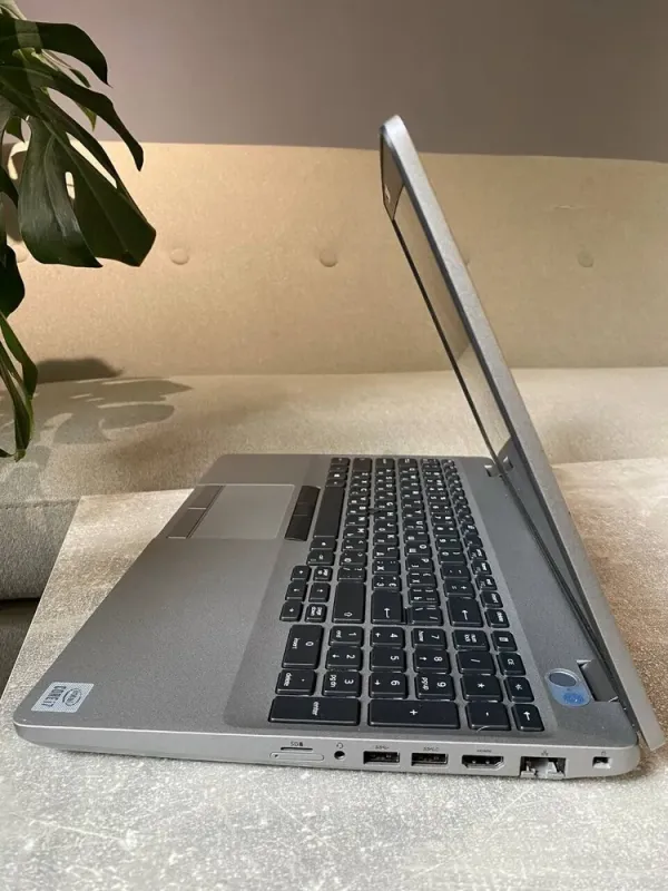 Ноутбук Dell Latitude 5511 / 15.6" (1920x1080) TN / Intel Core i7-10850H (6 (12) ядер по 2.7 - 5.1 GHz) / 32 GB DDR4 / 512 GB SSD / Intel UHD Graphics / WebCam / Win 11 б/в - зображення 5