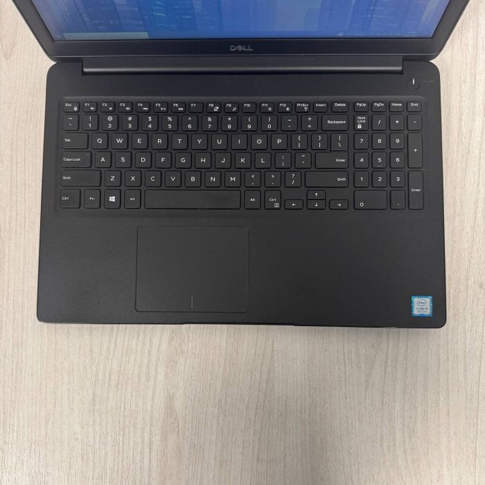 Ноутбук Б-клас Dell Latitude 3500 / 15.6" (1920x1080) TN / Intel Core i5-8265U (4 (8) ядра по 1.6 - 3.9 GHz) / 8 GB DDR4 / 256 GB SSD / Intel UHD Graphics 620 / WebCam б/в - зображення 3