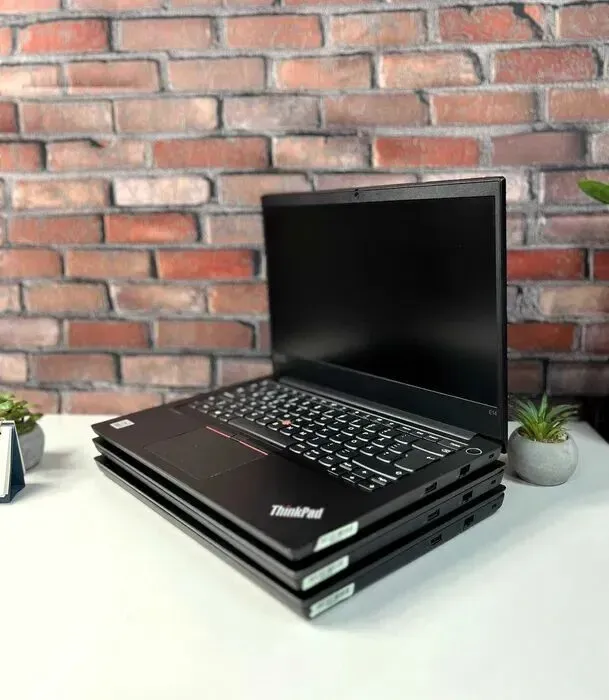 Ноутбук Lenovo ThinkPad E14 / 14" (1920x1080) IPS / Intel Core i5-10210U (4 (8) ядра по 1.6 - 4.2 GHz) / 8 GB DDR4 / 256 GB SSD / Intel UHD Graphics / WebCam / Win 10 Pro б/в - зображення 9