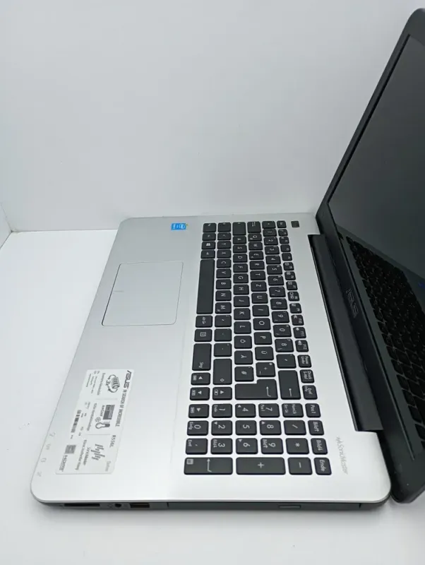 Ноутбук Asus R556l / 15.6" (1366x768) TN / Intel Core i3-4030U (2 (4) ядра по 1.9 GHz) / 8 GB DDR3 / 500 GB HDD / Intel HD Graphics 4400 / WebCam б/в - зображення 8