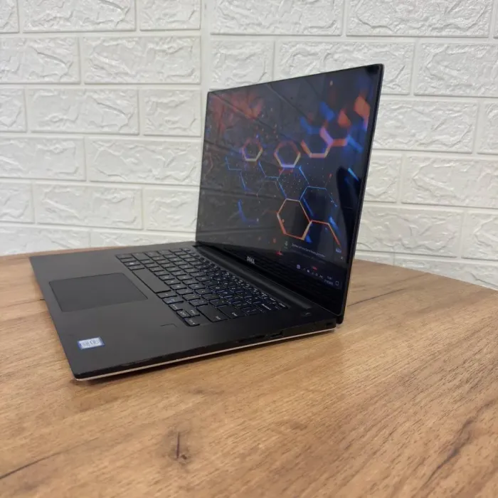 Ігровий ноутбук Б-клас Dell XPS 15 9560 / 15.6" (3840x2160) IPS Touch / Intel Core i7-7700HQ (4 (8) ядра по 2.8 - 3.8 GHz) / 16 GB DDR4 / 512 GB SSD / nVidia GeForce GTX 1050, 4 GB GDDR5, 128-bit / WebCam б/в - зображення 5