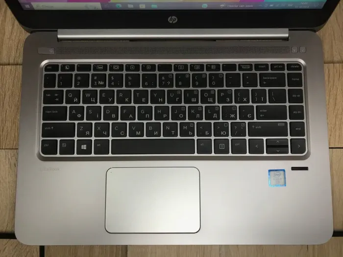 Ультрабук Б-клас HP EliteBook Folio 1040 G3 / 14" (1920x1080) IPS / Intel Core i7-6600U (2 (4) ядра по 2.6 - 3.4 GHz) / 8 GB DDR4 / 256 GB SSD M.2 / Intel HD Graphics 520 / HDMI б/в - зображення 4