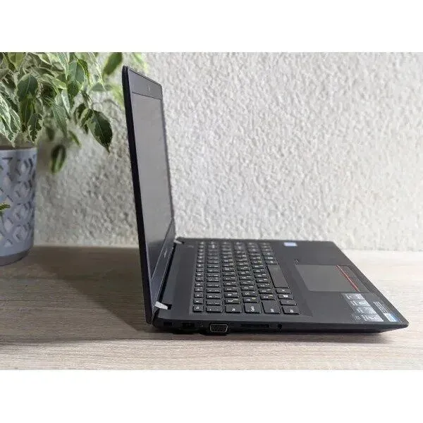 Ноутбук Б-клас Lenovo E31-80 / 13.3" (1366x768) TN / Intel Core i5-6200U (2 (4) ядра по 2.3 - 2.8 GHz) / 8 GB DDR3 / 128 GB SSD / Intel HD Graphics 520 / WebCam б/в - зображення 5