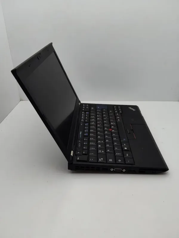 Нетбук Lenovo ThinkPad X220 / 12.5" (1366x768) TN / Intel Core i5-2520M (2 (4) ядра по 2.5 - 3.2 GHz) / 8 GB DDR3 / 120 GB SSD / Intel HD Graphics 3000 / WebCam б/в - зображення 5