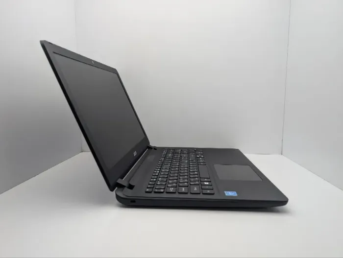 Ноутбук Acer Aspire ES1-533 / 15.6" (1366x768) TN / Intel Celeron N3350 (2 ядра по 1.1 - 2.4 GHz) / 6 GB DDR3 / 120 GB SSD / Intel HD Graphics 500 / WebCam б/в - зображення 4