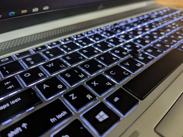 Ультрабук Б-клас HP EliteBook 850 G6 / 15.6" (1920x1080) IPS / Intel Core i5-8265U (4 (8) ядра по 1.6 - 3.9 GHz) / 16 GB DDR4 / 512 GB SSD / Intel UHD Graphics 620 / WebCam / TouchID / Windows 10 б/в - зображення 7