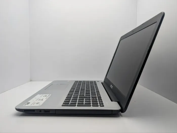 Ноутбук Asus F555Q / 15.6" (1920x1080) TN / AMD A10-9620P (4 ядра по 2.4 - 3.3 GHz) / 12 GB DDR4 / 240 GB SSD / AMD Radeon R5 Graphics / WebCam б/в - зображення 5